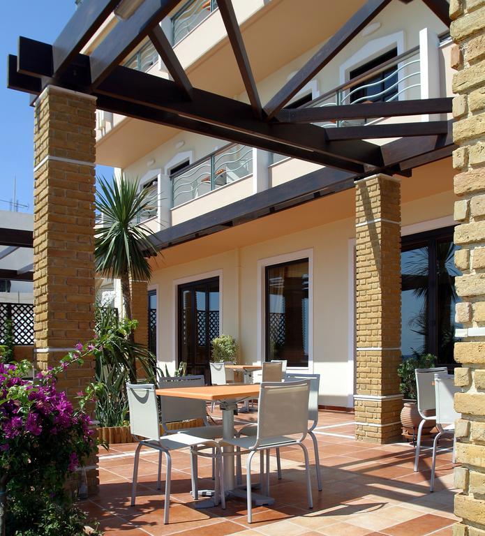 On The Rocks Hotel Palaiochora Exterior photo